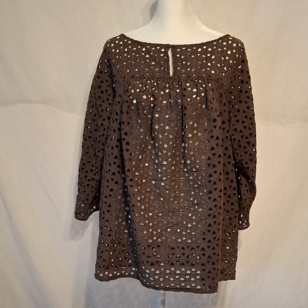 Liz Claiborne Brown Eyelet W/ Triangle cut outs Blouse - Picture 4 of 11